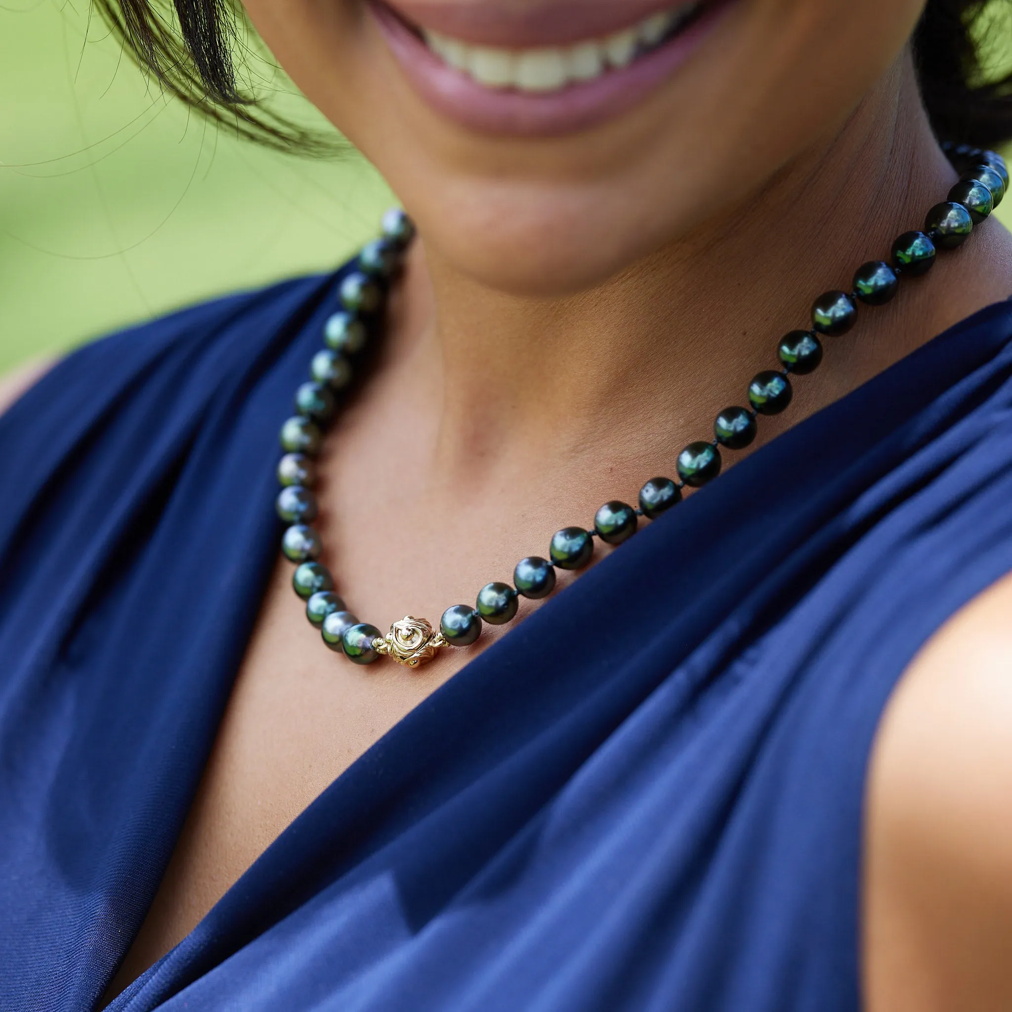 18-20" Tahitian Black Pearl Strand with Magnetic Gold Clasp - 8-12mm