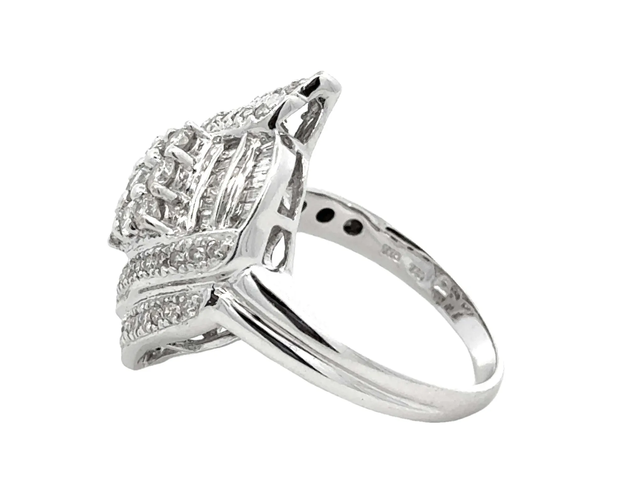 Brilliant and Baguette Diamond Ring 18k White Gold