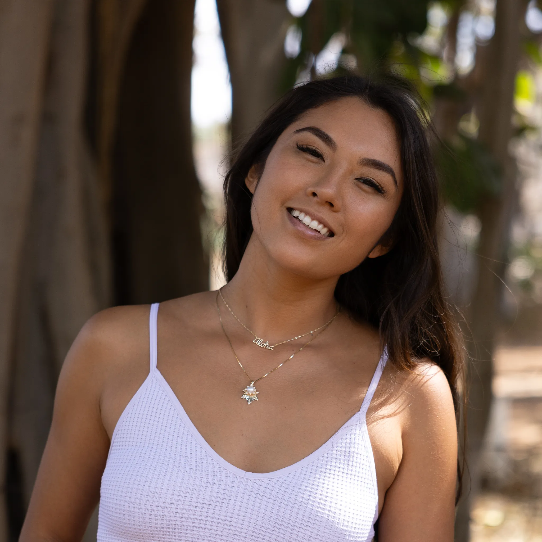E Ho???la Akoya White Pearl Pendant in Gold with Diamonds - 22mm