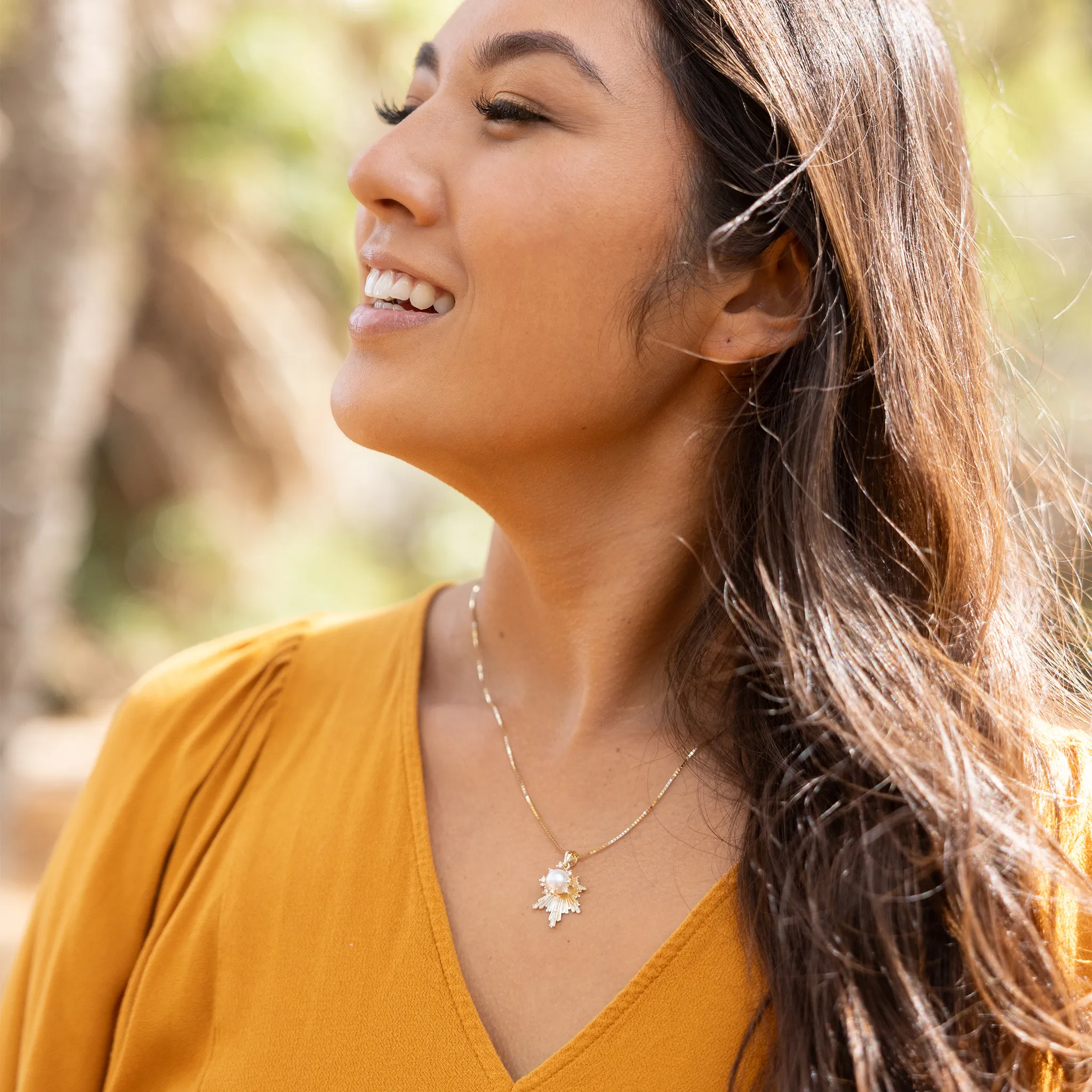 E Ho???la Akoya White Pearl Pendant in Gold with Diamonds - 22mm