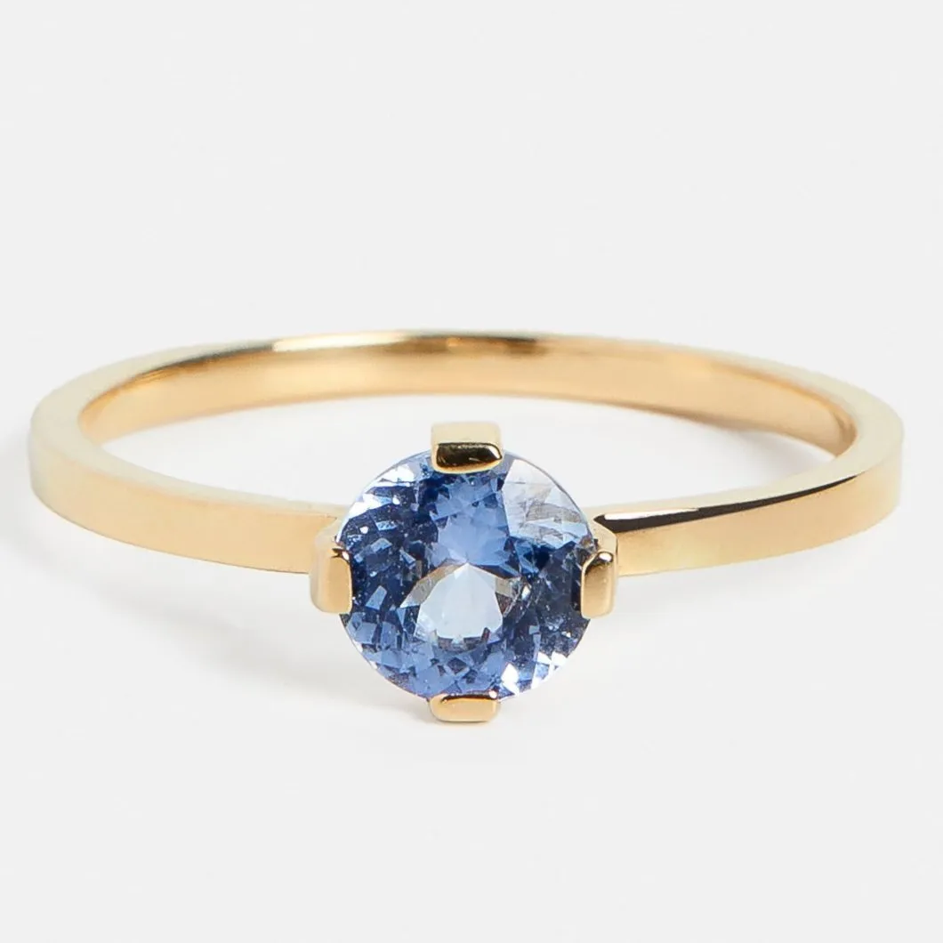 Ema Ring with 0.76ct Sapphire