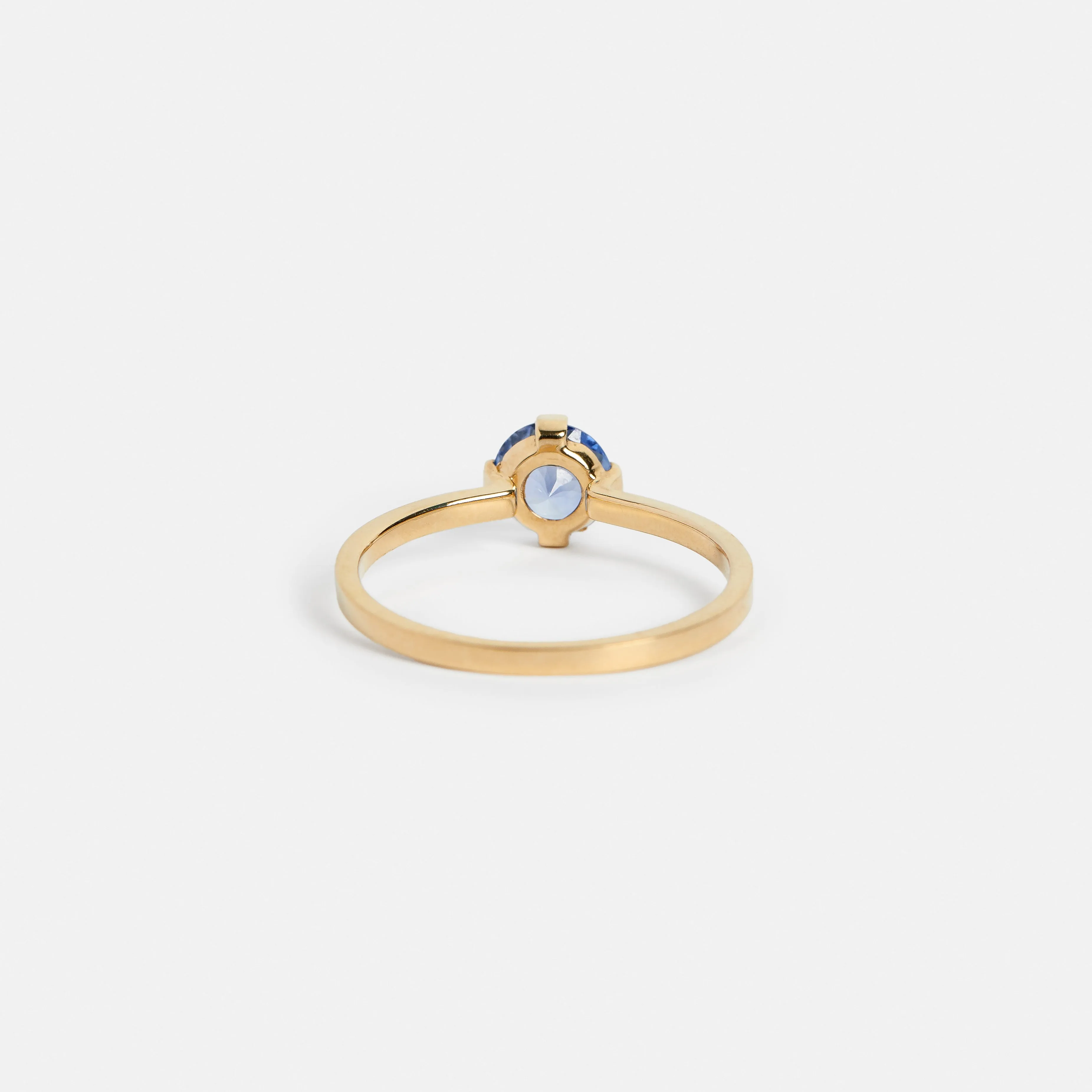 Ema Ring with 0.76ct Sapphire