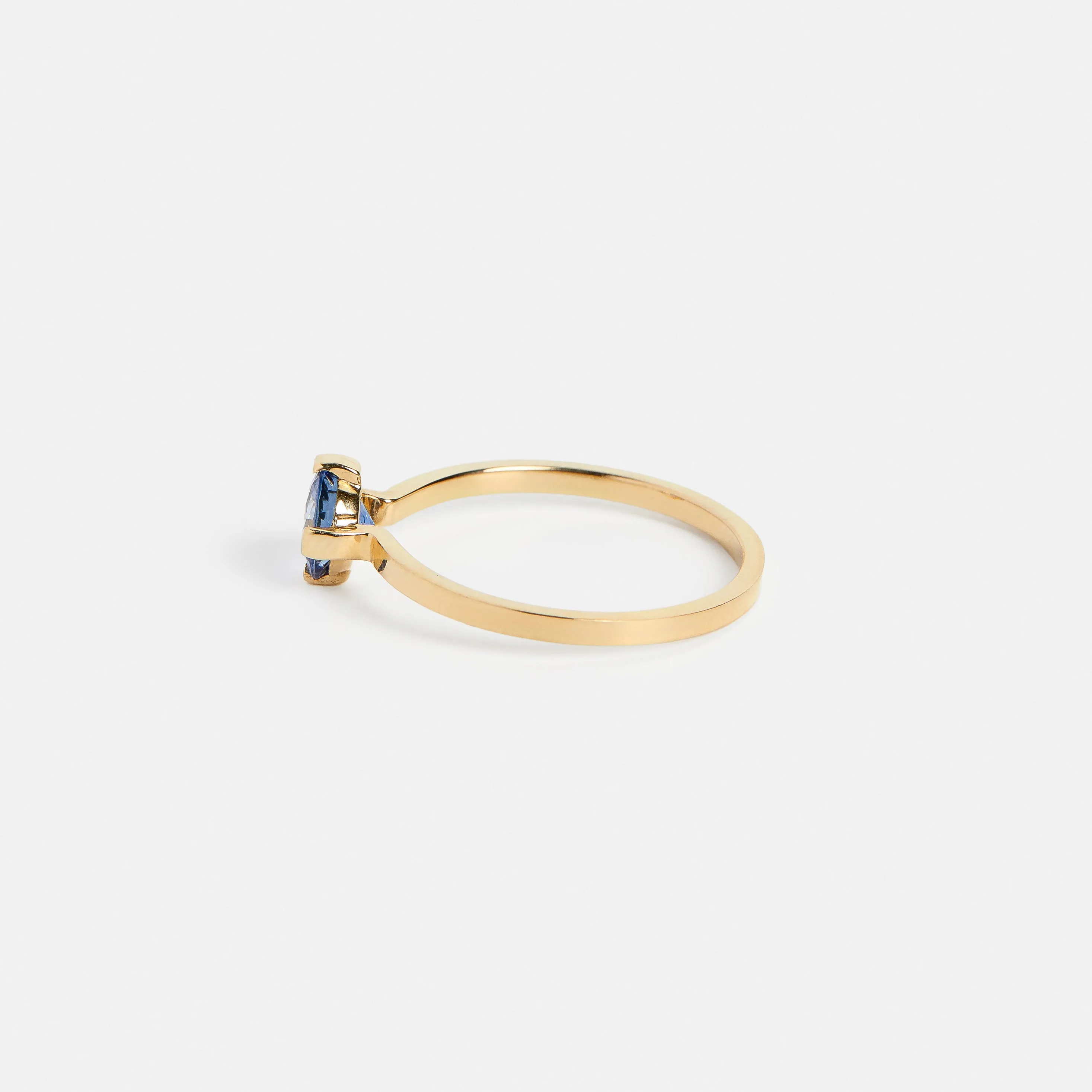 Ema Ring with 0.76ct Sapphire