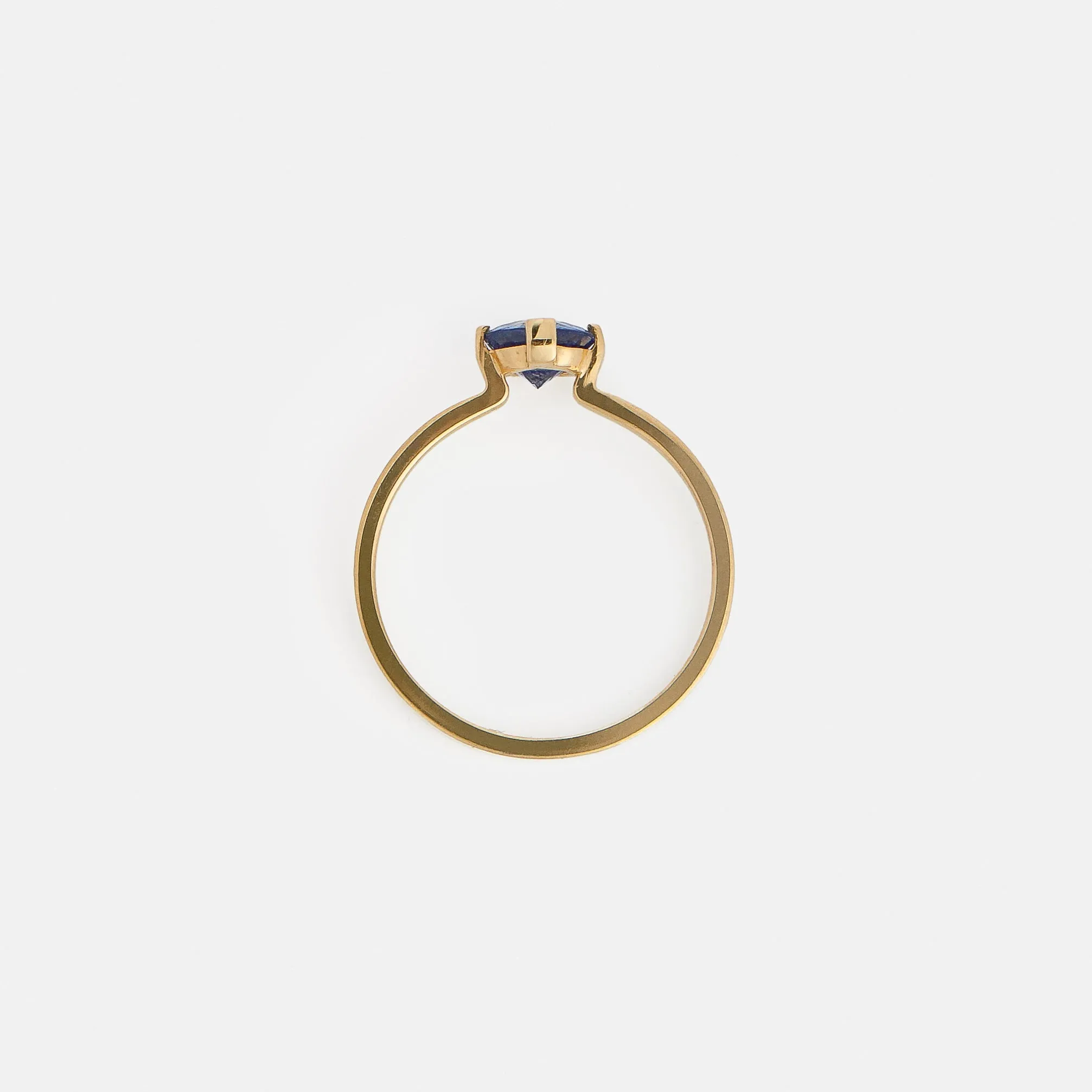 Ema Ring with 0.76ct Sapphire