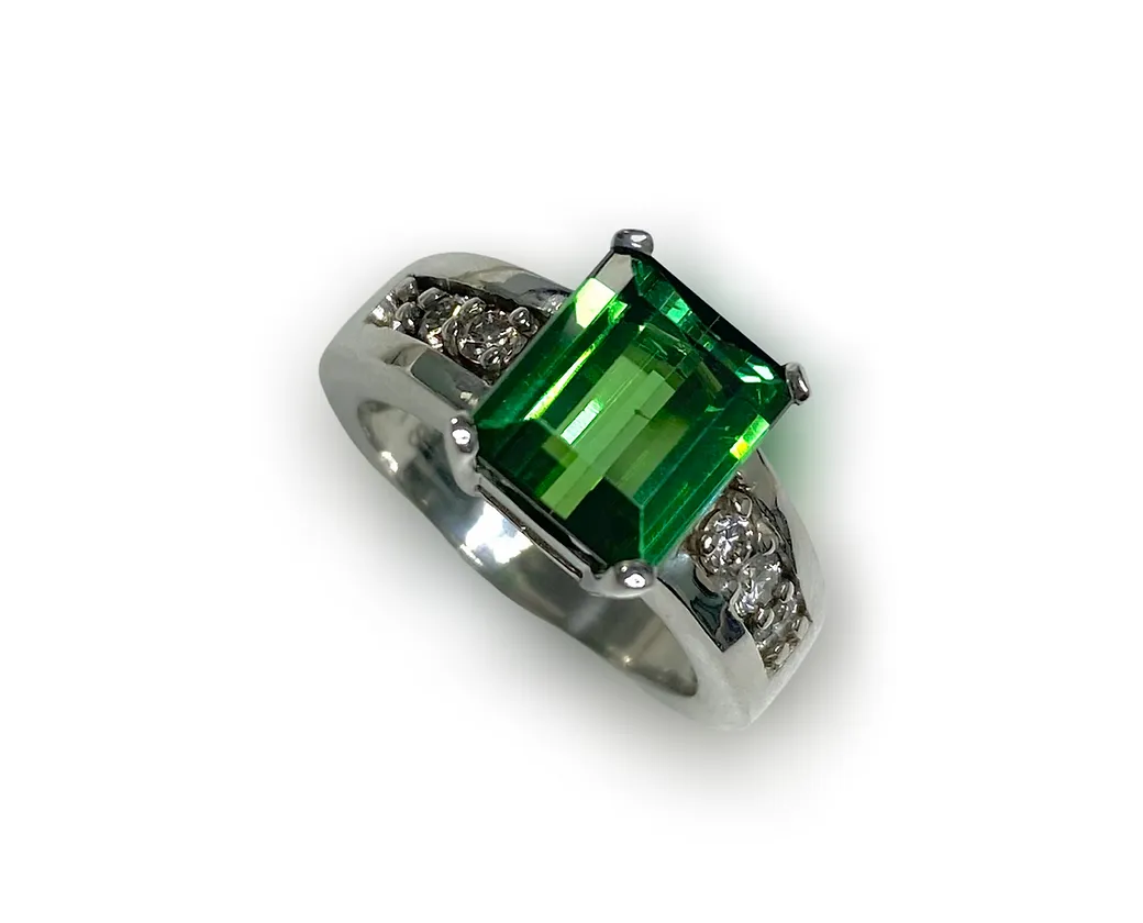 Green Tourmaline Emeraldcut Ring 3.52 cts
