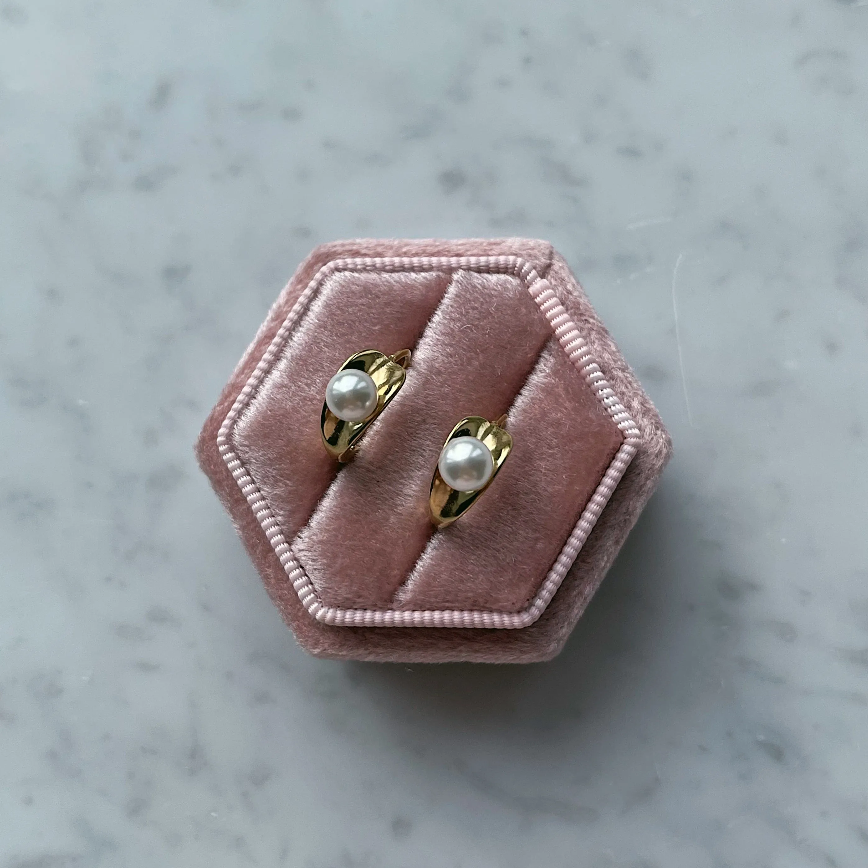 Iris Pearl Hoop Earrings