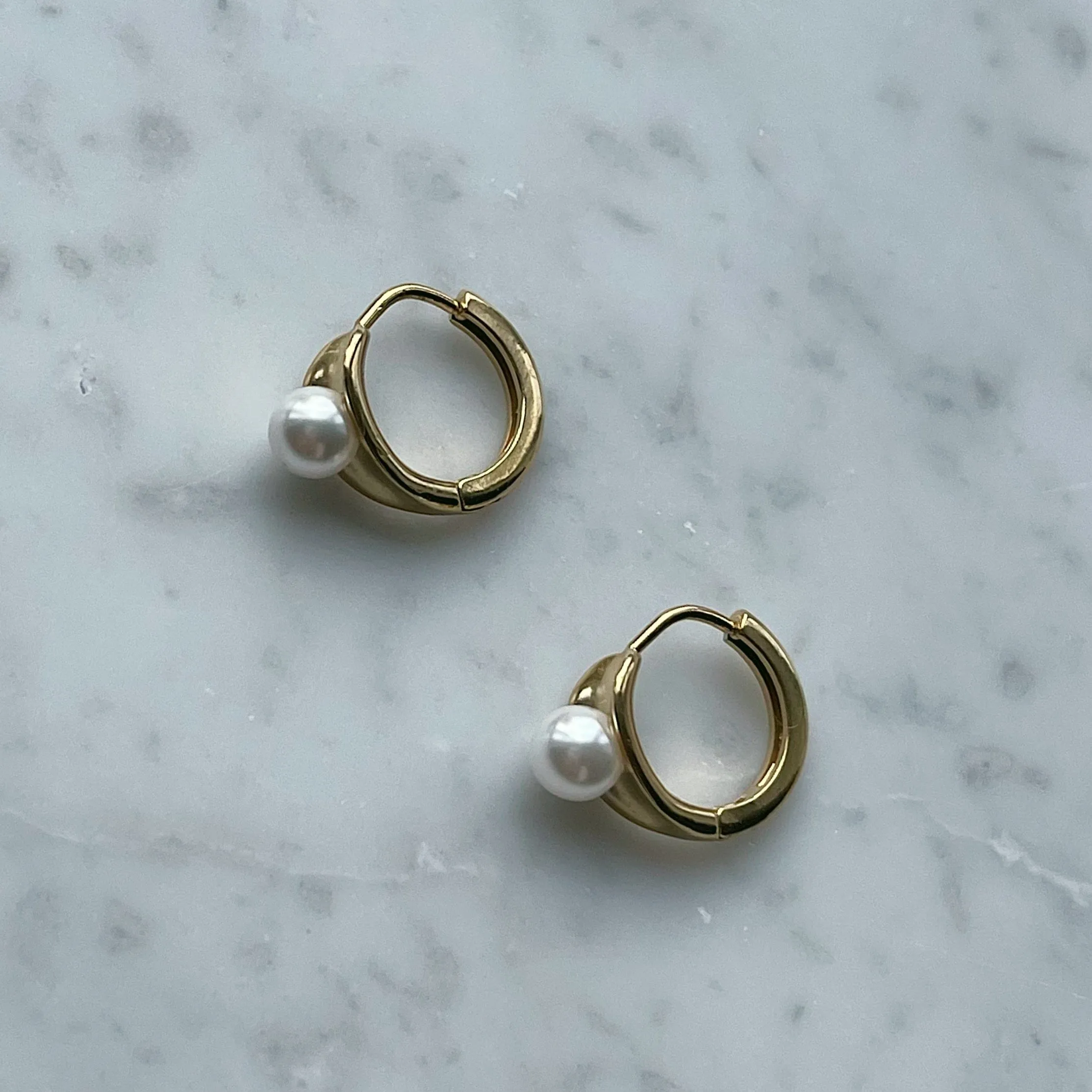 Iris Pearl Hoop Earrings