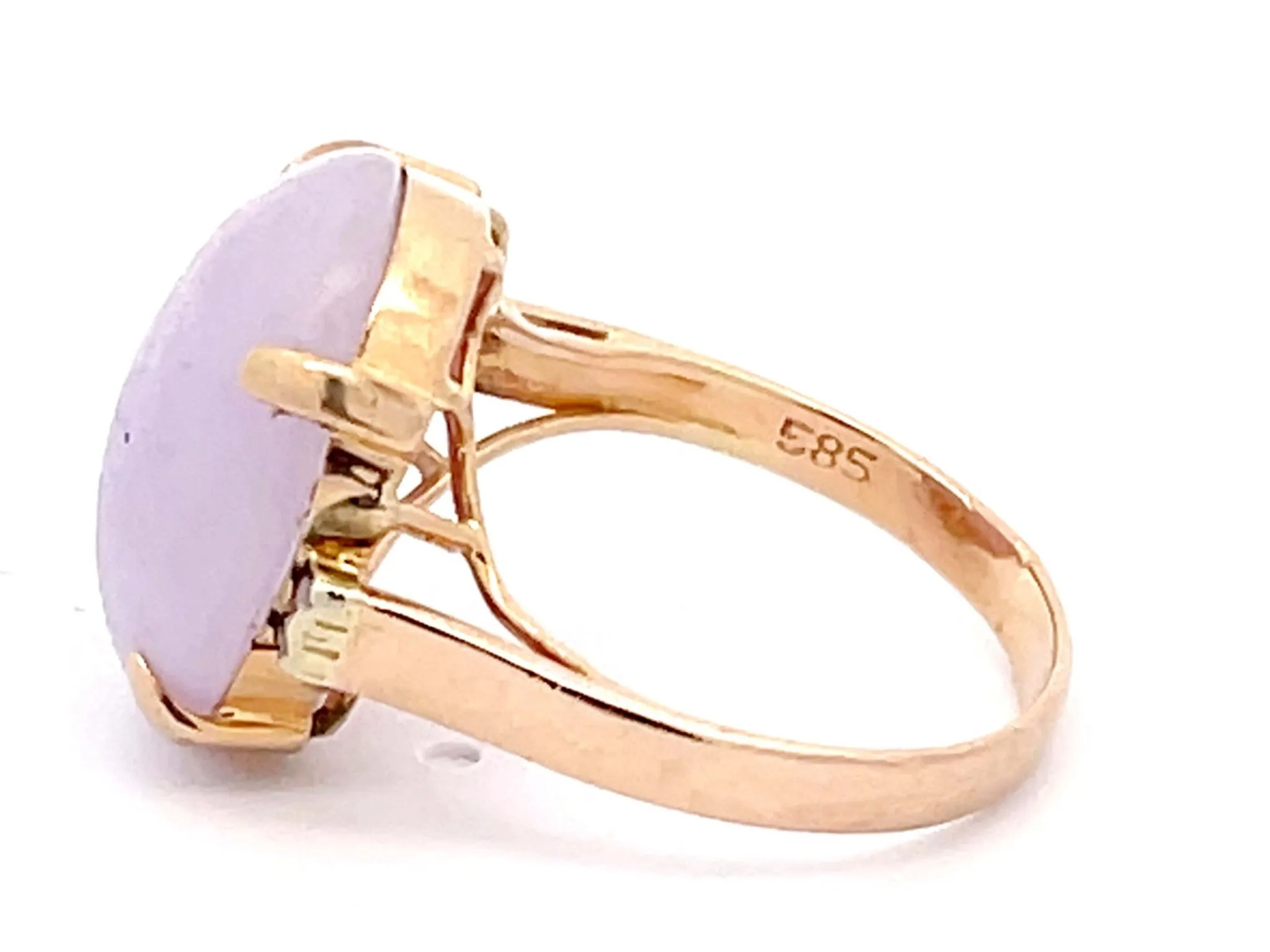 Lavender Oval Jade Cabochon Ring in 14k Yellow Gold