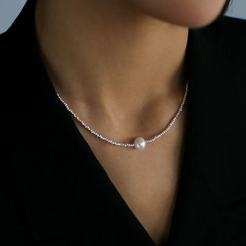 Luxurious Shiny Passepartout Freshwater Pearl Necklace - Silver