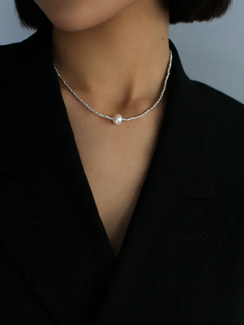 Luxurious Shiny Passepartout Freshwater Pearl Necklace - Silver