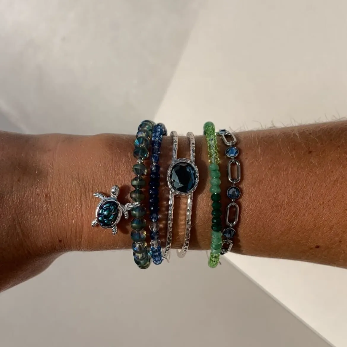 Ombre Faceted Stone Beaded Charm Bangle, Blue