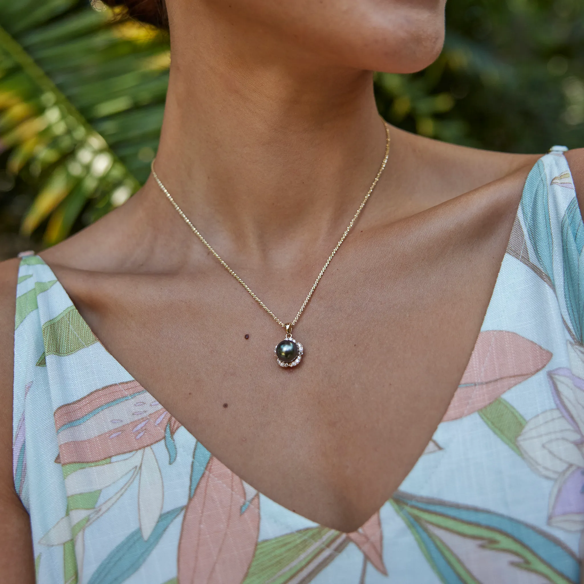 Plumeria Tahitian Black Pearl Pendant in Gold with Diamonds - 9-10mm