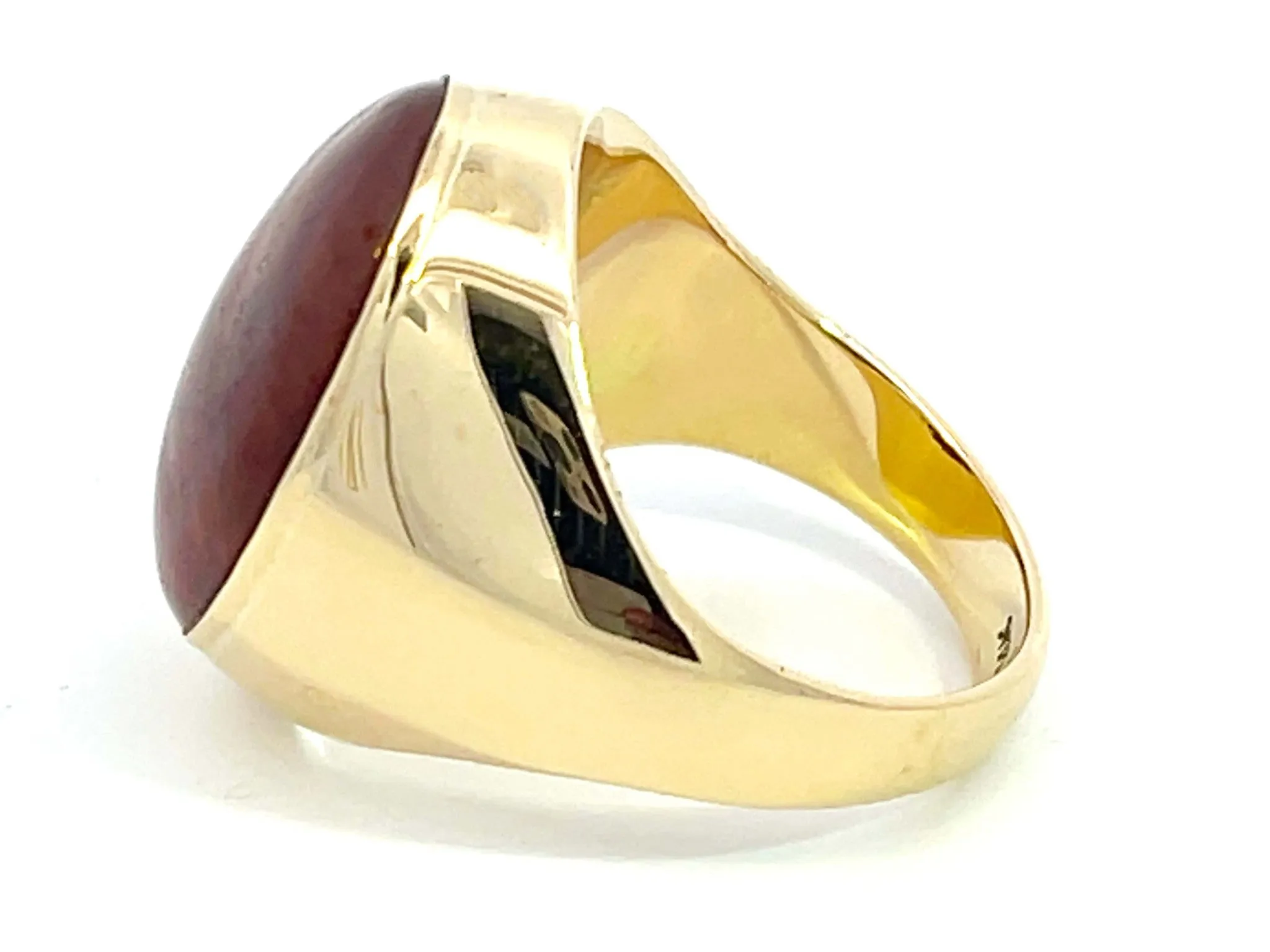 Red Brown Mottled Oval Cabochon Jade Ring in 14k Yellow Gold