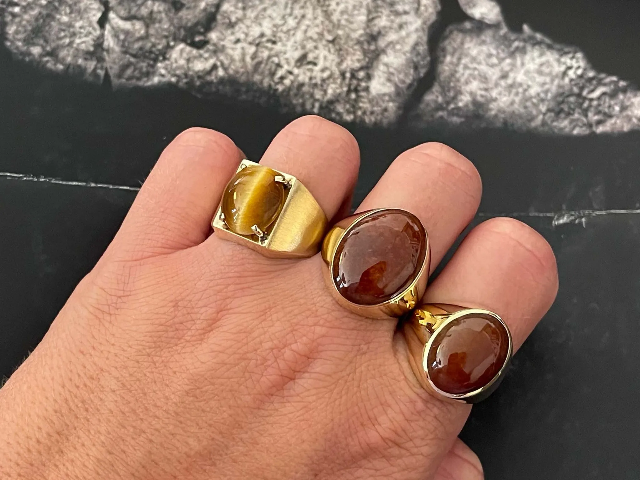 Red Brown Mottled Oval Cabochon Jade Ring in 14k Yellow Gold