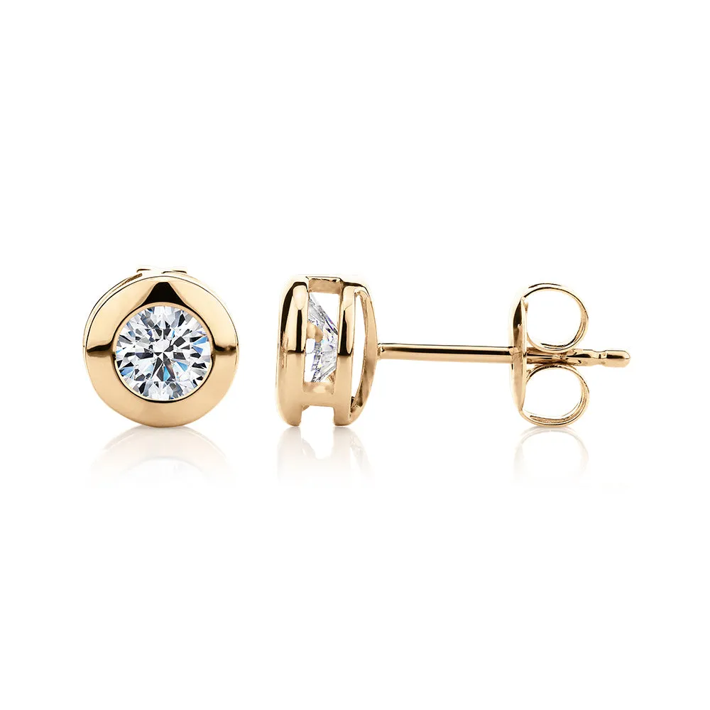 Round Brilliant stud earrings with 1 carat* of diamond simulants in 10 carat yellow gold