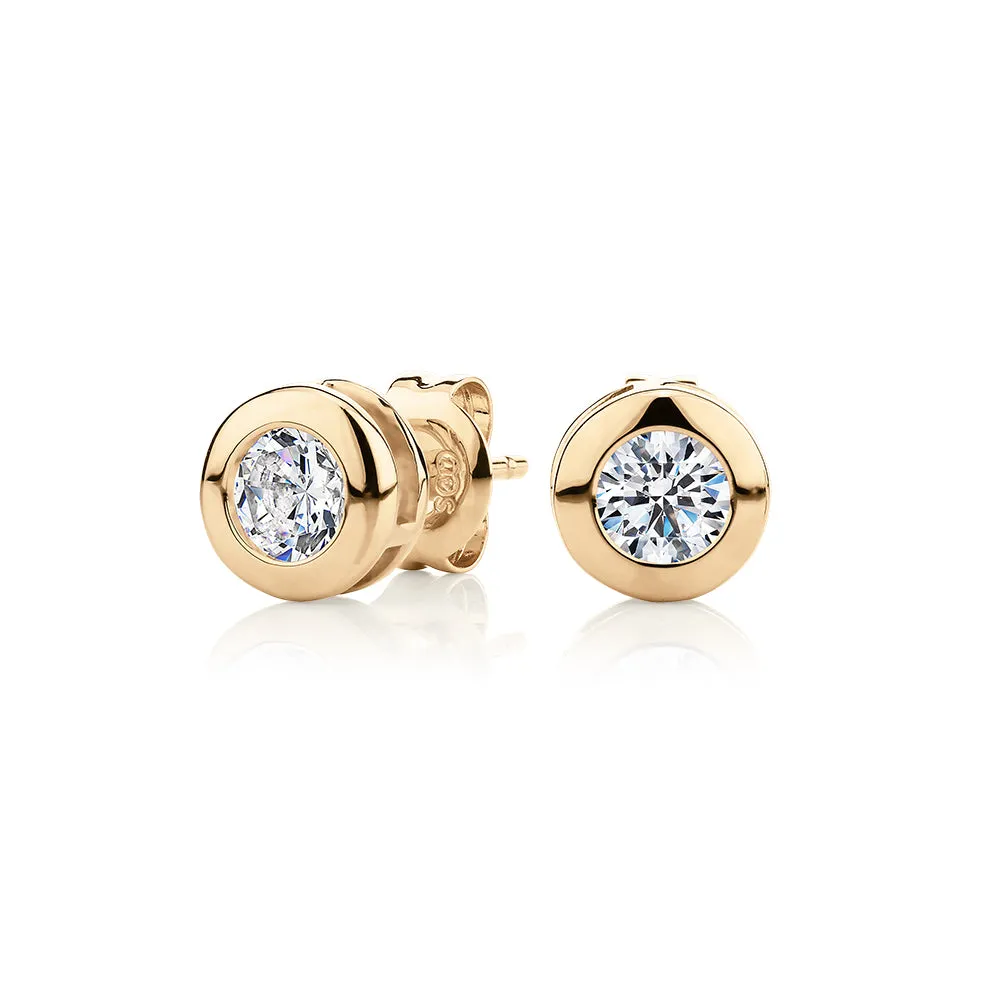 Round Brilliant stud earrings with 1 carat* of diamond simulants in 10 carat yellow gold