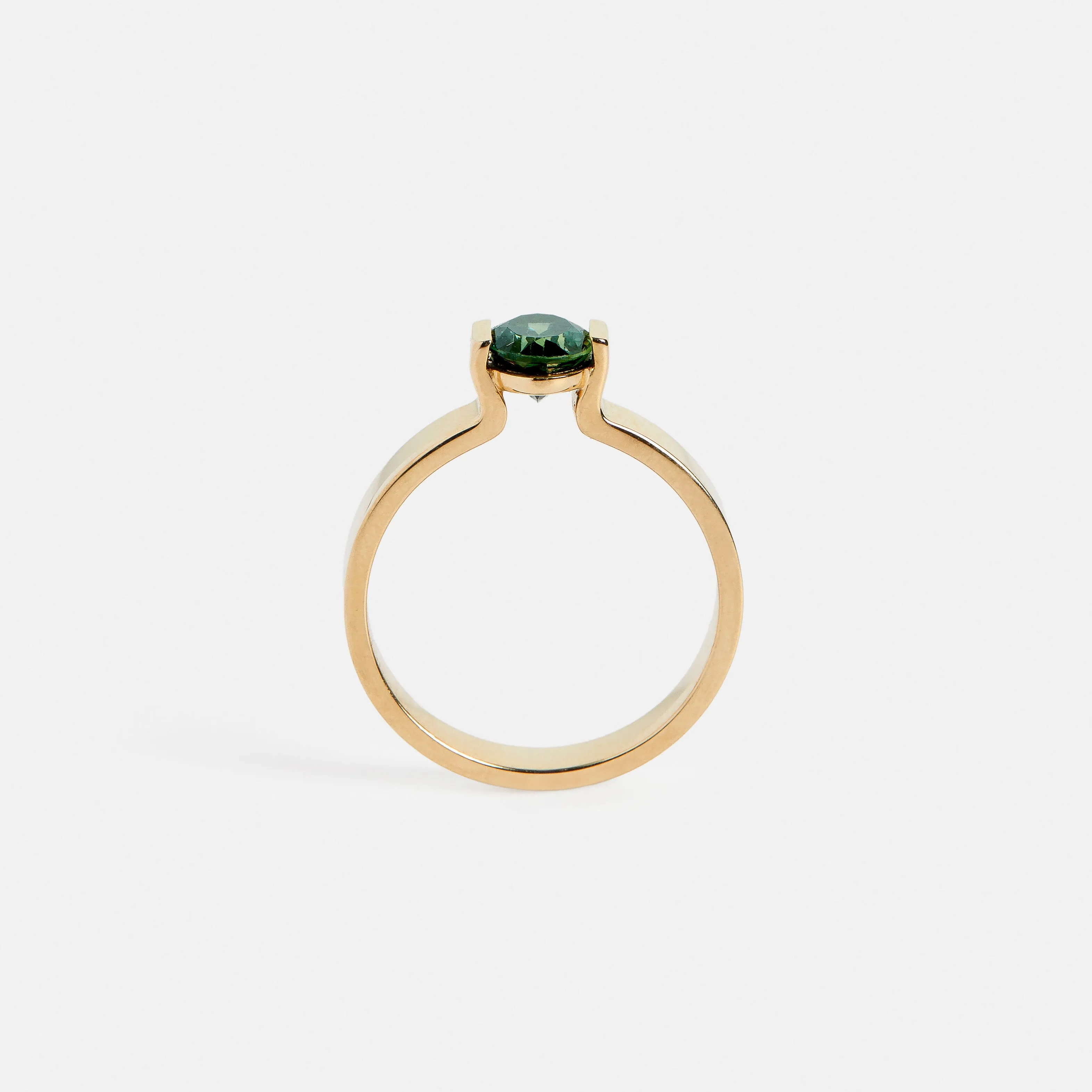 Silva Ring with 1.02ct Sapphire in Gold