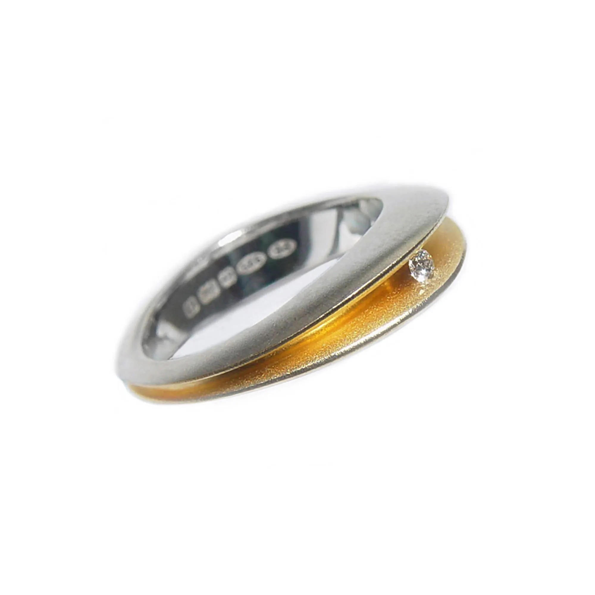 Split silver shell ring with 3pt diamond & contrasting 22K gold plating