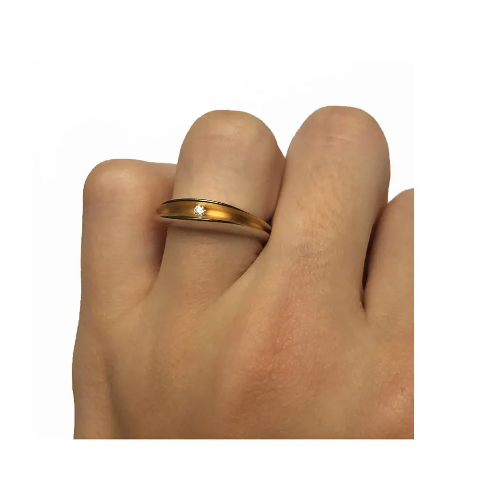 Split silver shell ring with 3pt diamond & contrasting 22K gold plating