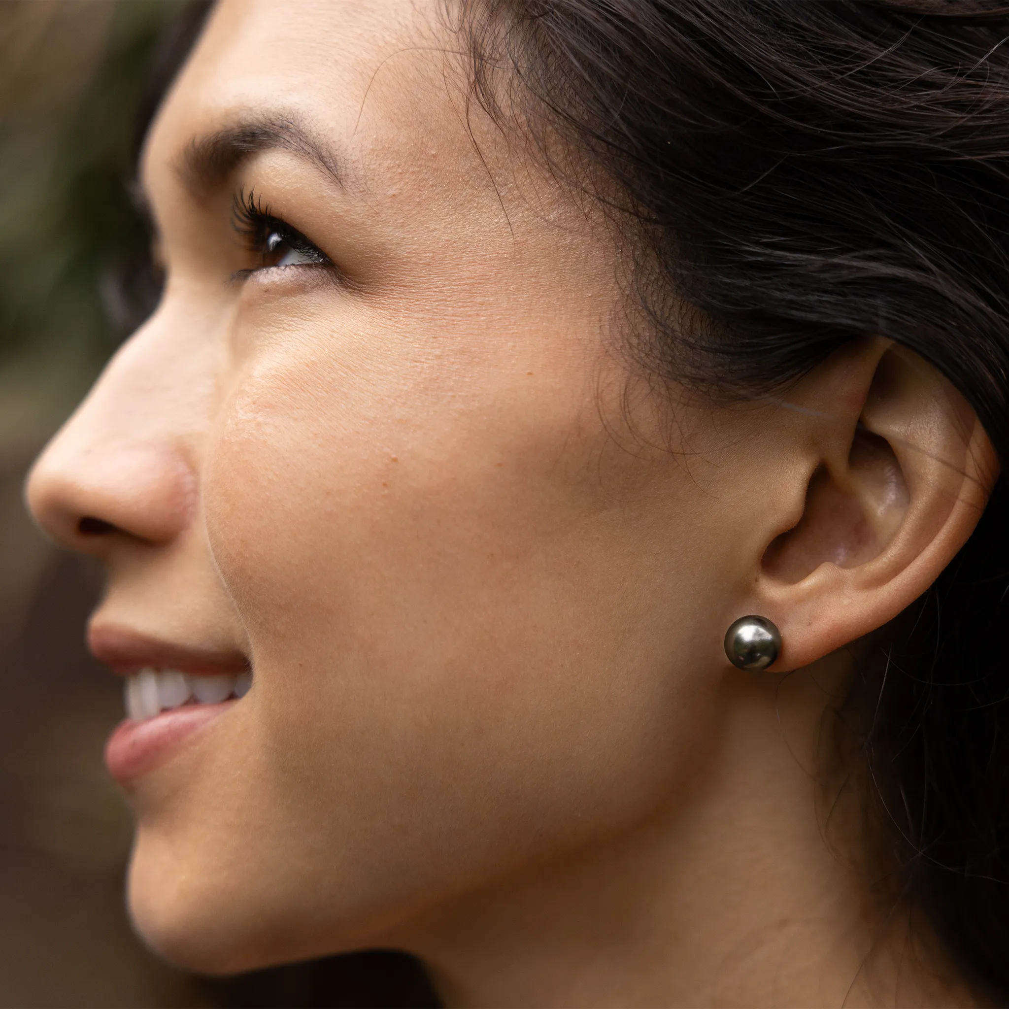 Tahitian Black Pearl Earrings in Gold - 9-10mm