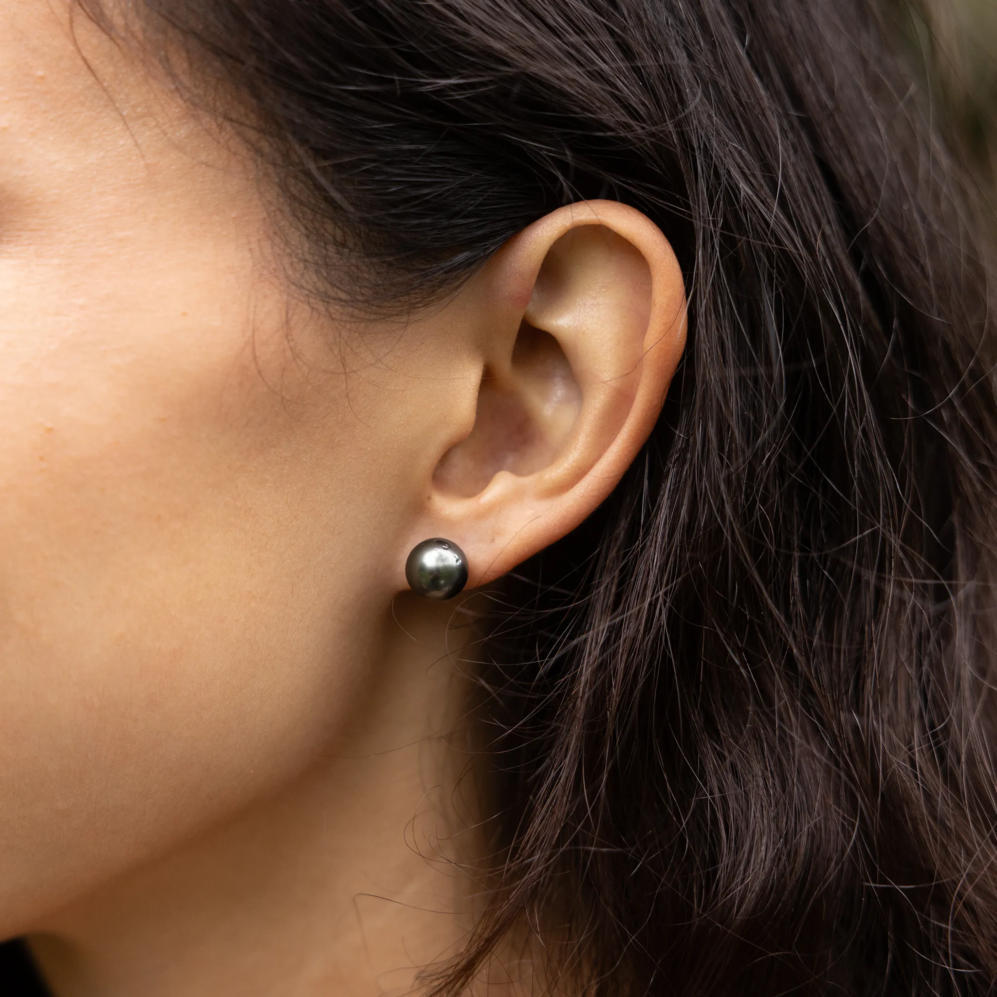 Tahitian Black Pearl Earrings in White Gold - 9-10mm