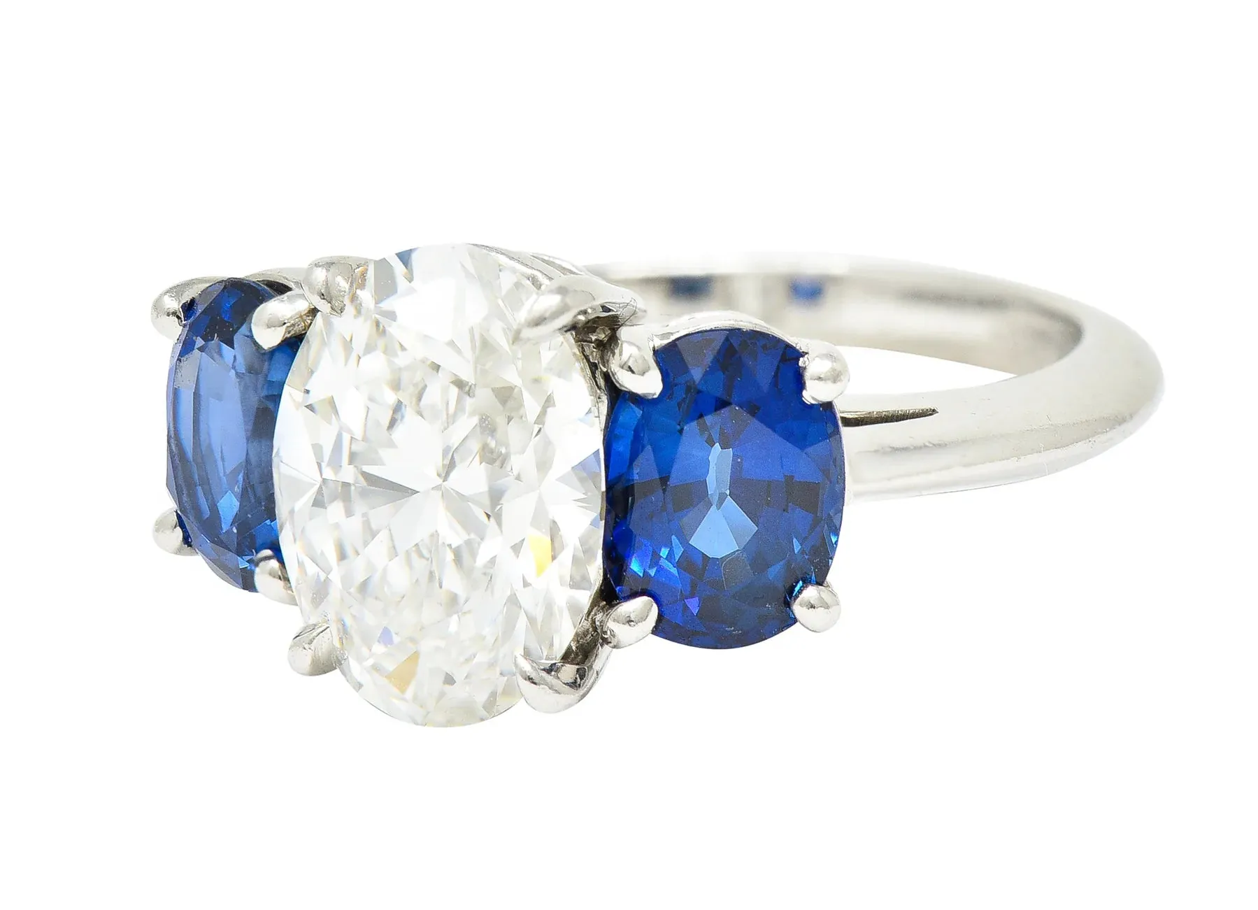 TIFFANY & CO. CONTEMPORARY 4.26 CTW OVAL CUT DIAMOND SAPPHIRE PLATINUM THREE STONE ENGAGEMENT RING