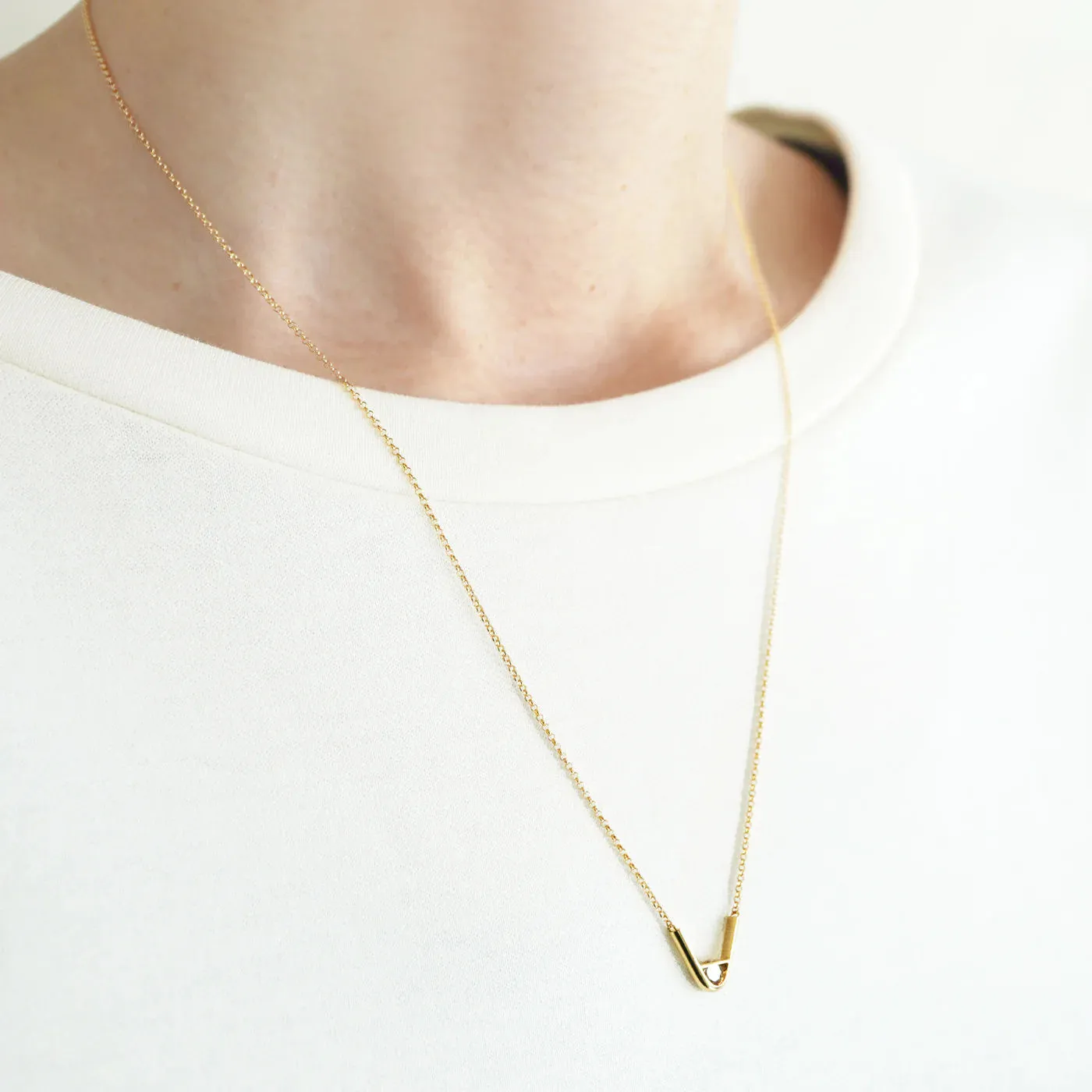 Tip 10K Gold Necklace w. Diamond