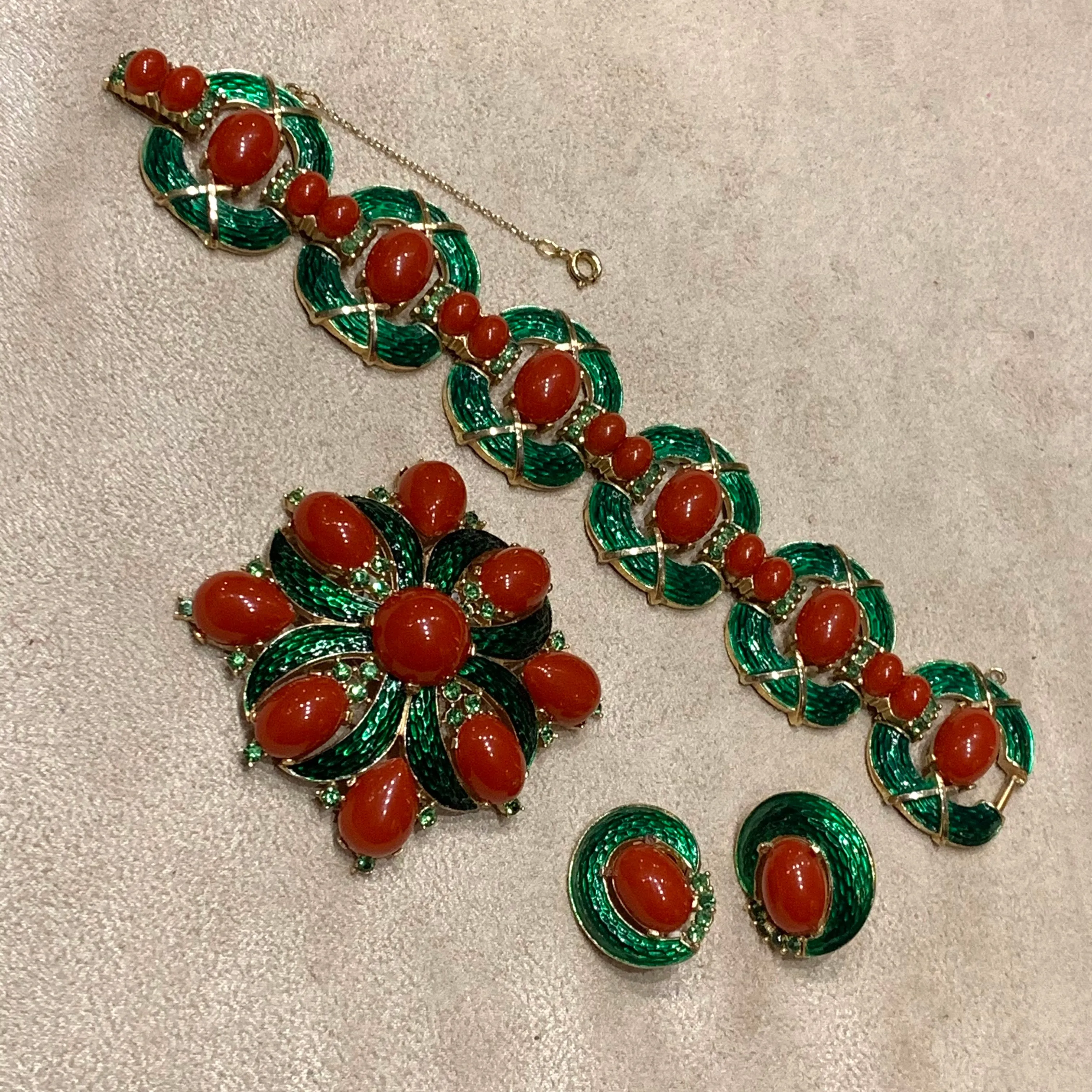 Trifari L??Orient Collection Green Carnelian Vintage Bracelet