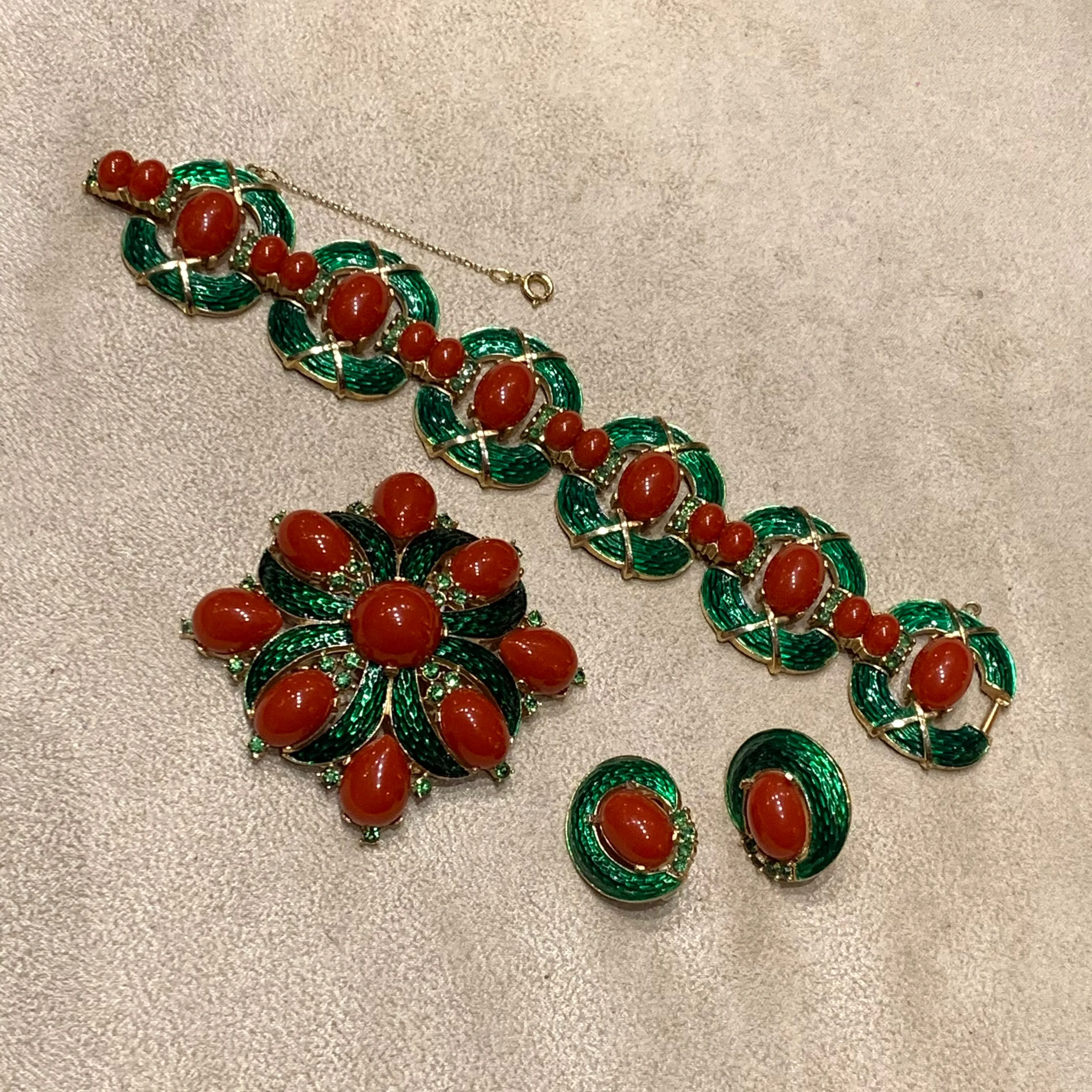 Trifari L??Orient Collection Green Carnelian Vintage Bracelet