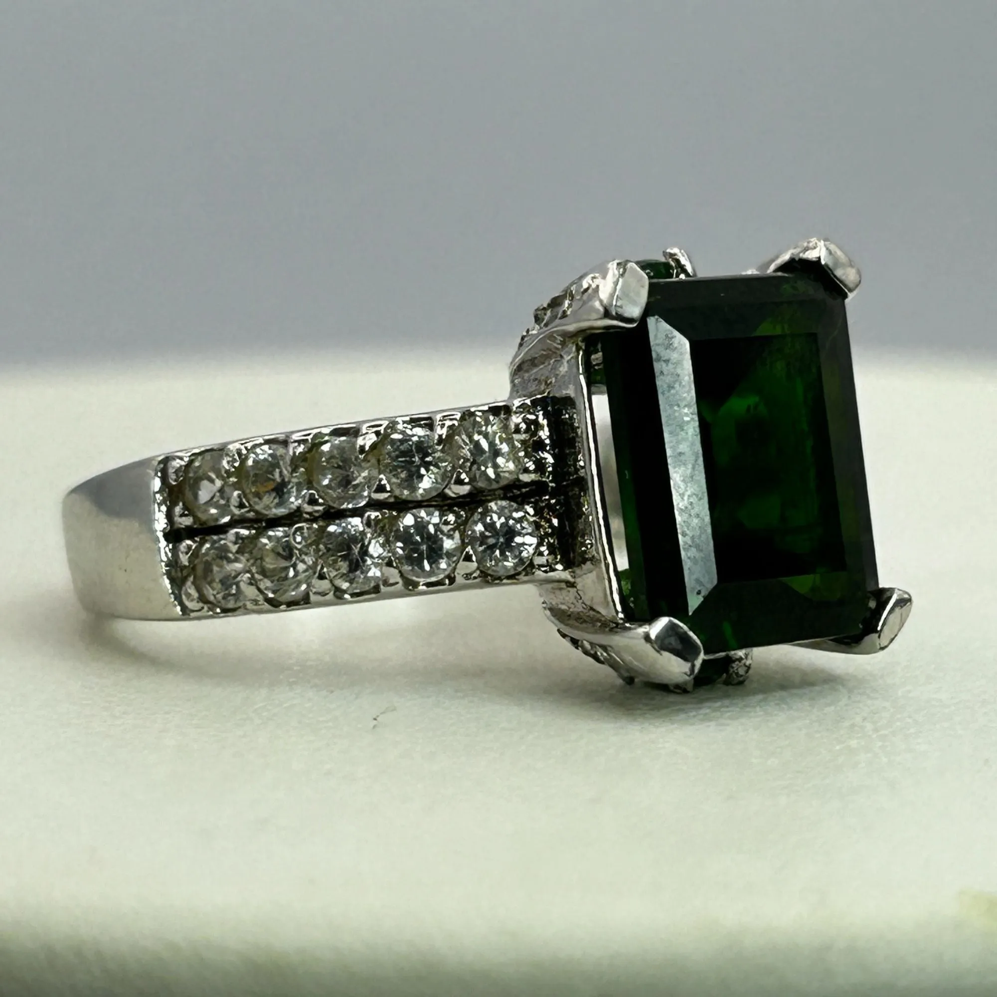 Tsavorite and White Topaz Ring Octagon Cut Thailand 925 Sterling Silver SIZE 7