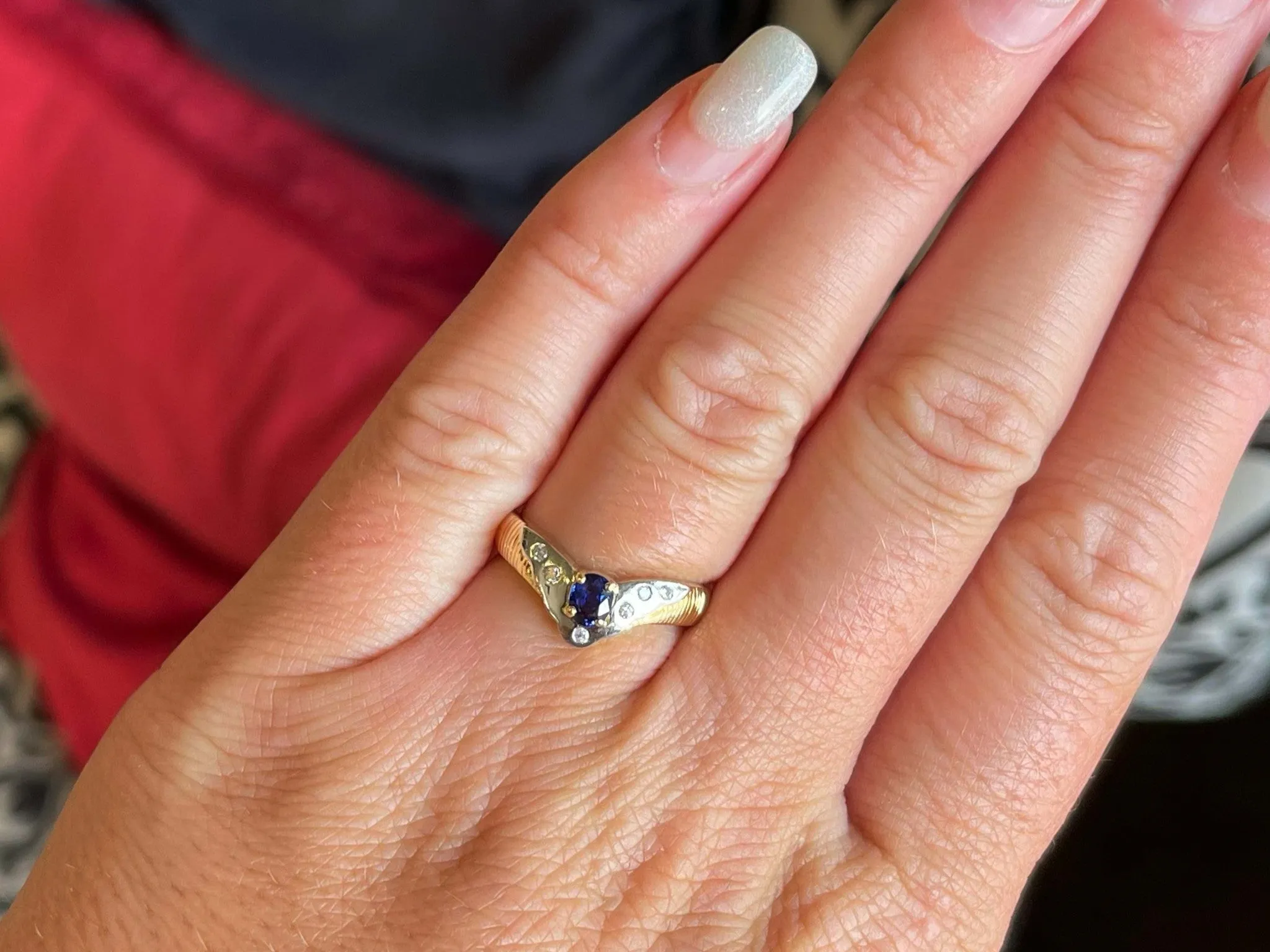 V Shaped Blue Sapphirde and Diamond Ring in 18k Yellow Gold and Platinum