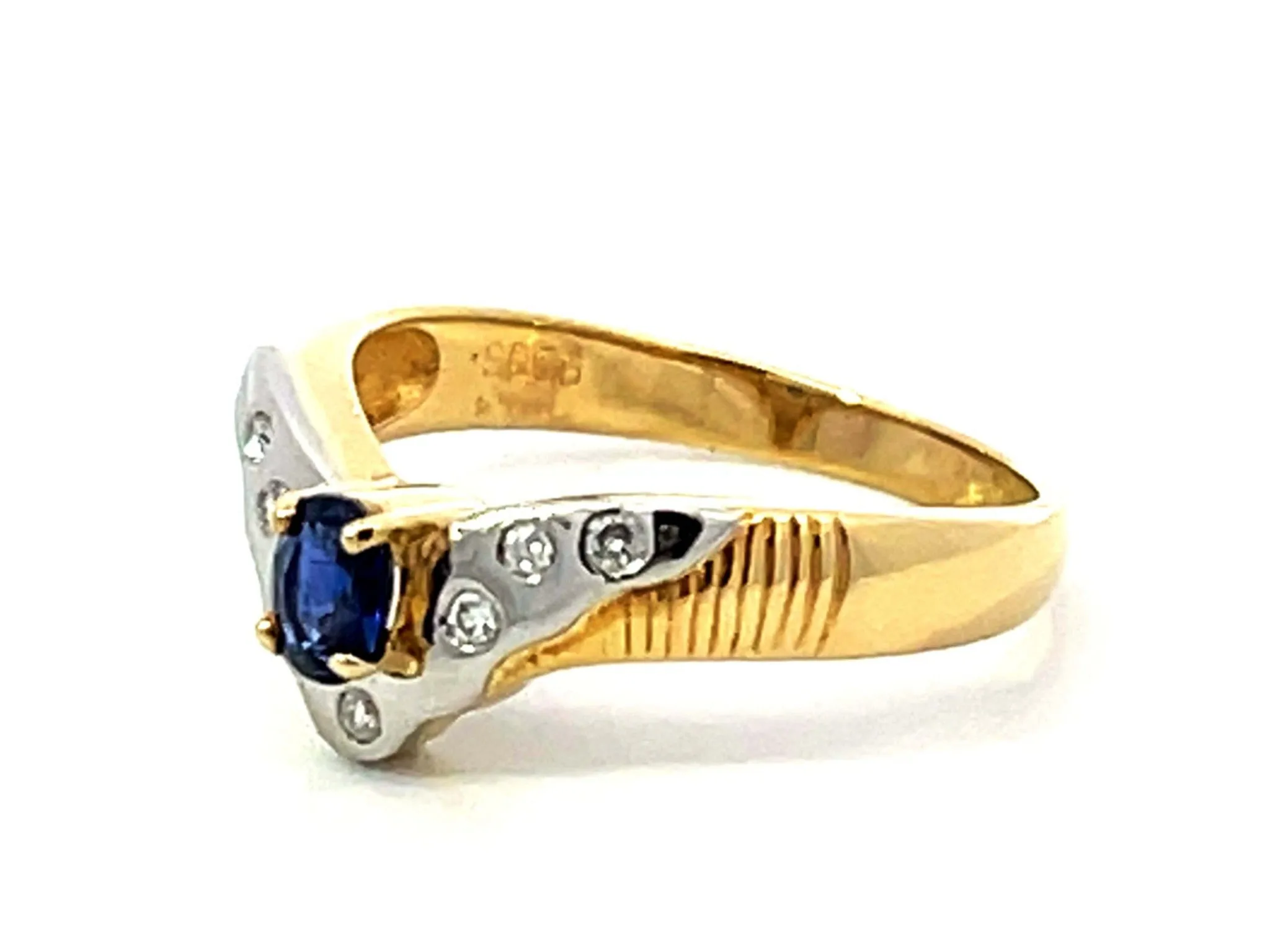 V Shaped Blue Sapphirde and Diamond Ring in 18k Yellow Gold and Platinum