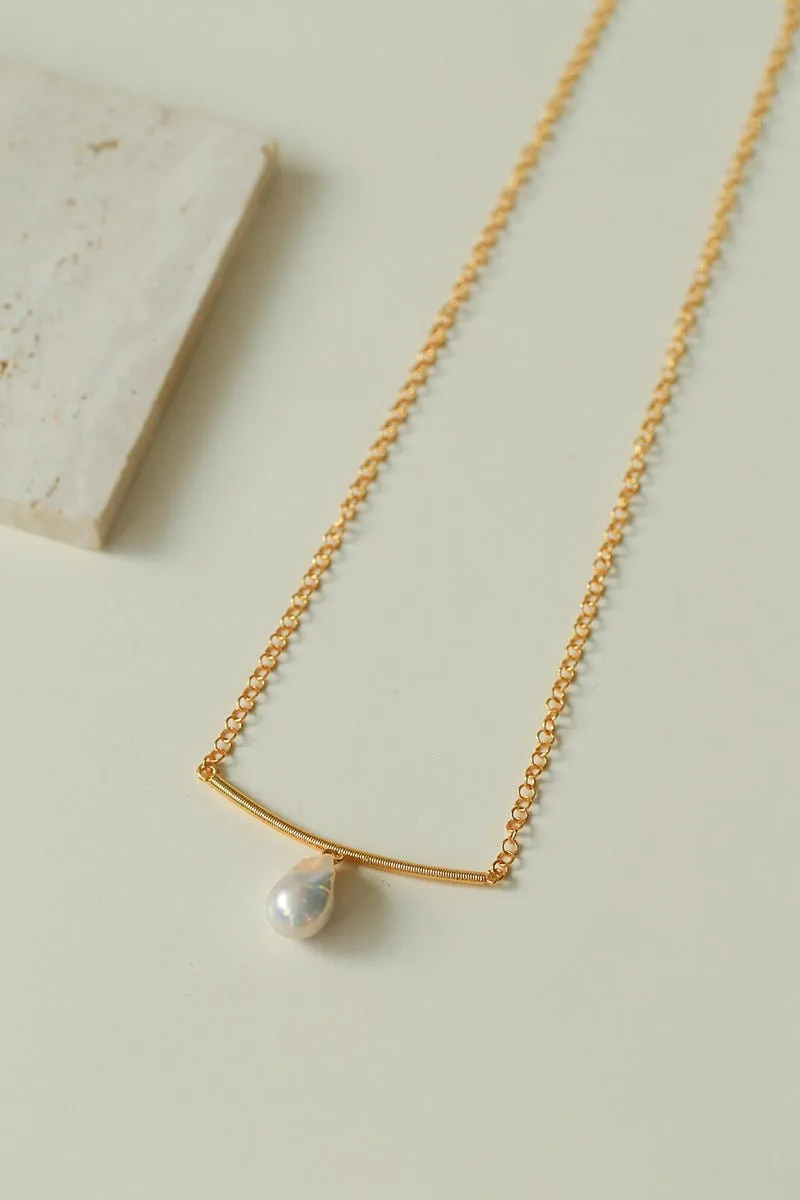 Versatile Curved Baroque Pearl Pendant Necklace