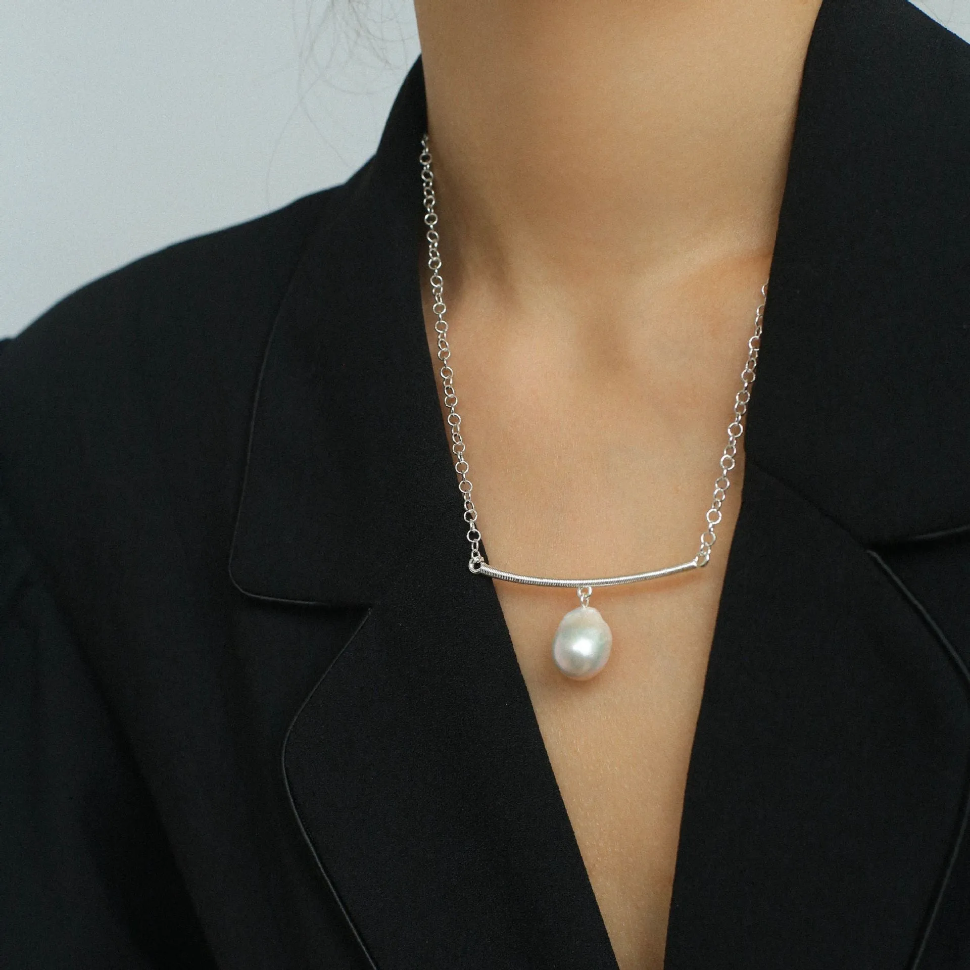 Versatile Curved Baroque Pearl Pendant Necklace