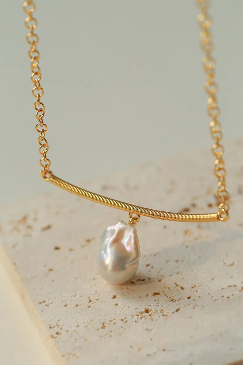 Versatile Curved Baroque Pearl Pendant Necklace