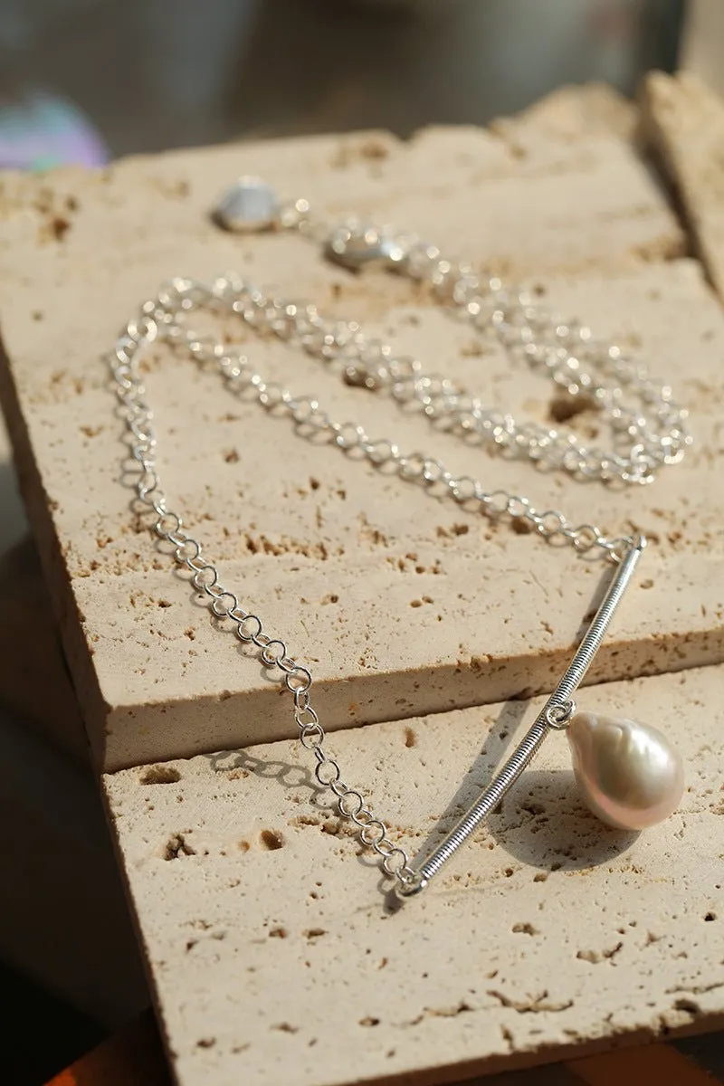 Versatile Curved Baroque Pearl Pendant Necklace