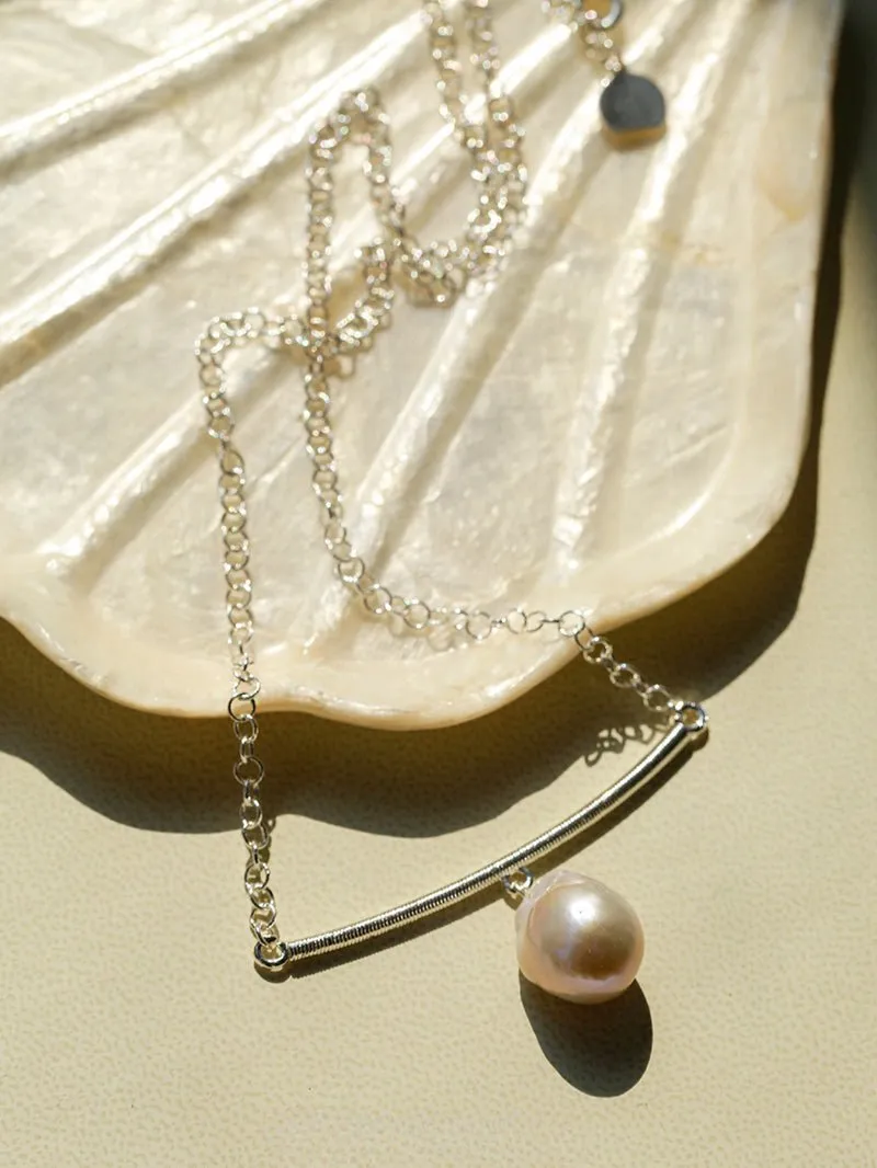 Versatile Curved Baroque Pearl Pendant Necklace