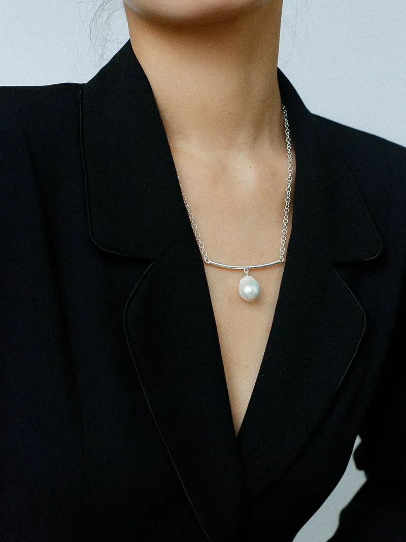 Versatile Curved Baroque Pearl Pendant Necklace