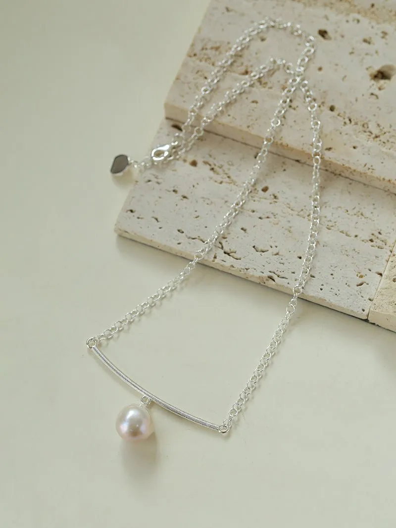 Versatile Curved Baroque Pearl Pendant Necklace