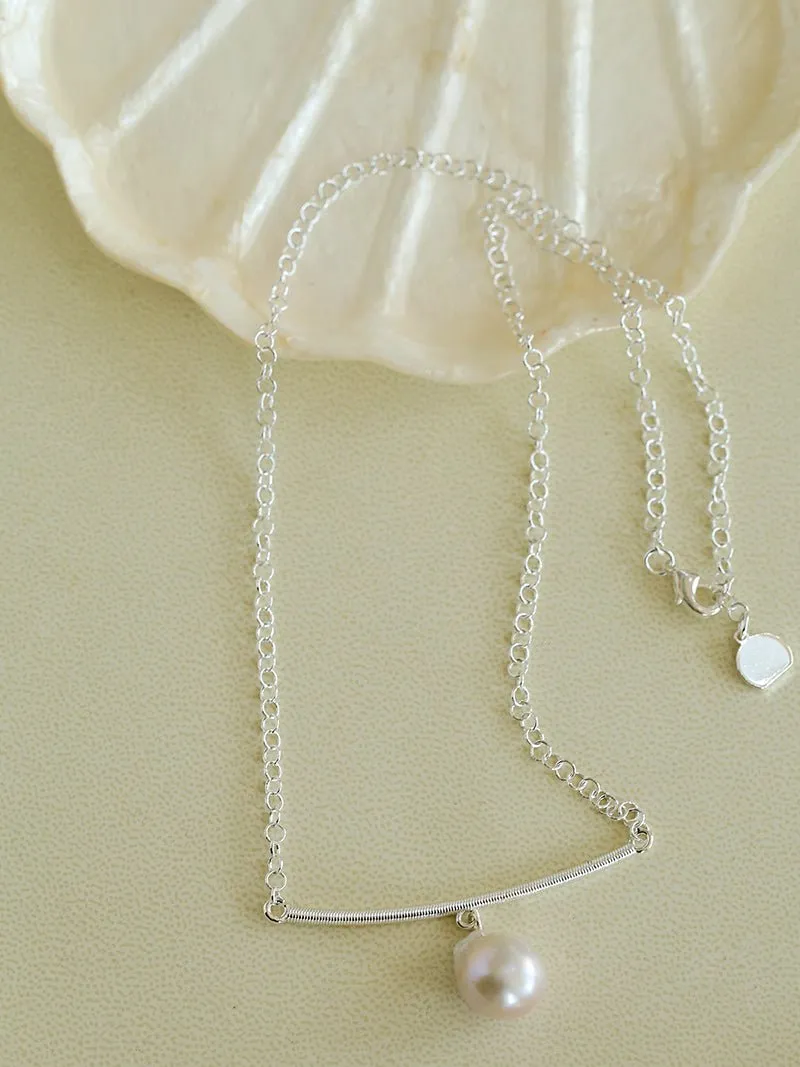 Versatile Curved Baroque Pearl Pendant Necklace