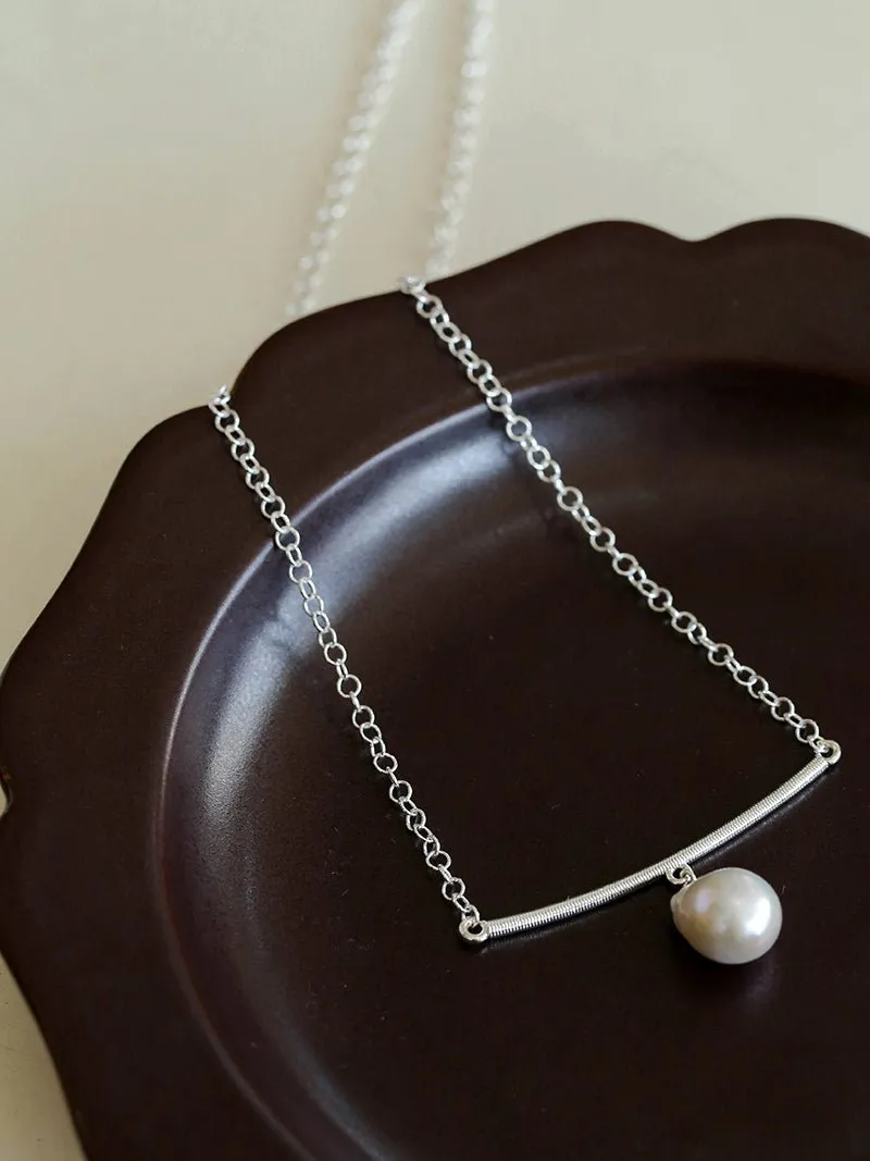 Versatile Curved Baroque Pearl Pendant Necklace