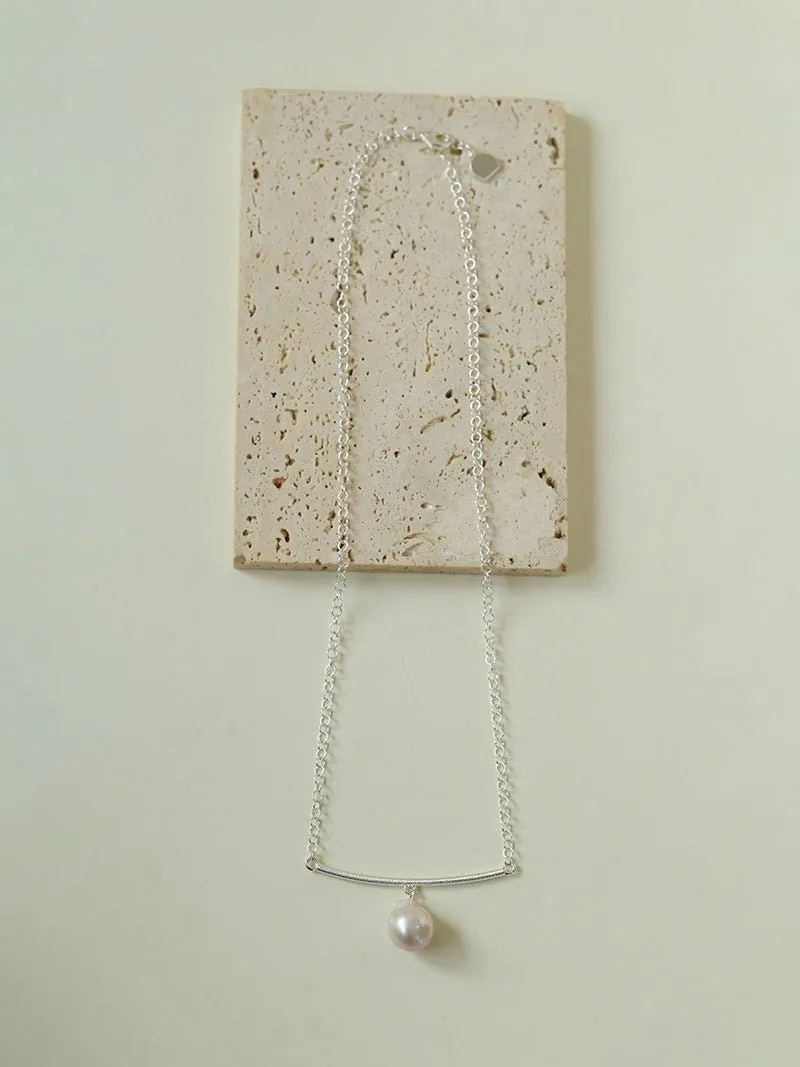 Versatile Curved Baroque Pearl Pendant Necklace