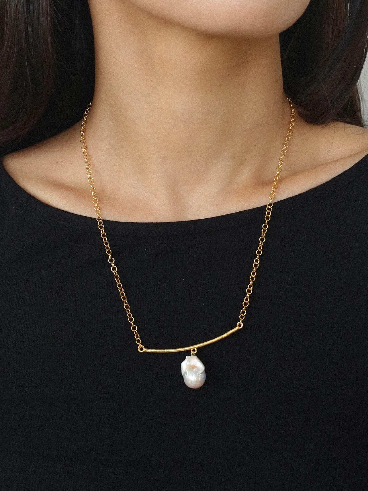 Versatile Curved Baroque Pearl Pendant Necklace